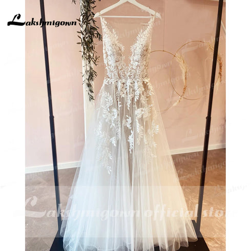 Sexy A-Line Backless Wedding Dress Customized Lace Applique Tulle Gowns